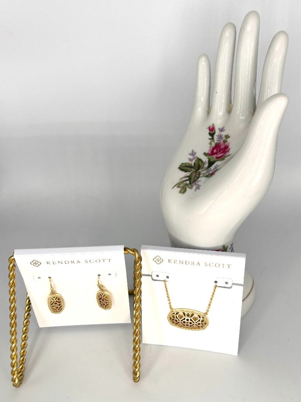 Kendra Scott Gold Filigree Set – Dollie Pendant Necklace & Lee Drop Earrings